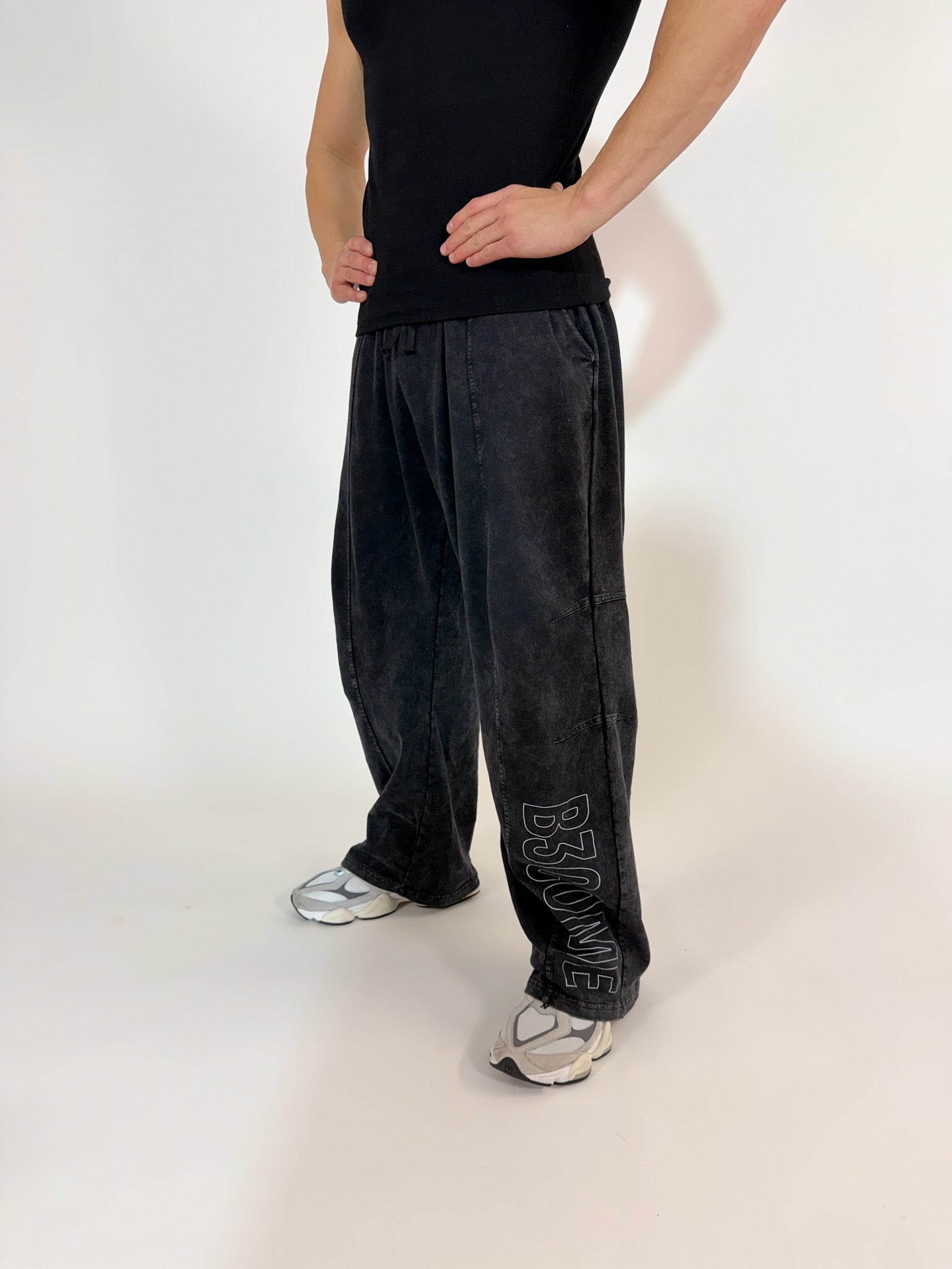 Pantalón Deportivo Hombre B3COME – Negro Washed