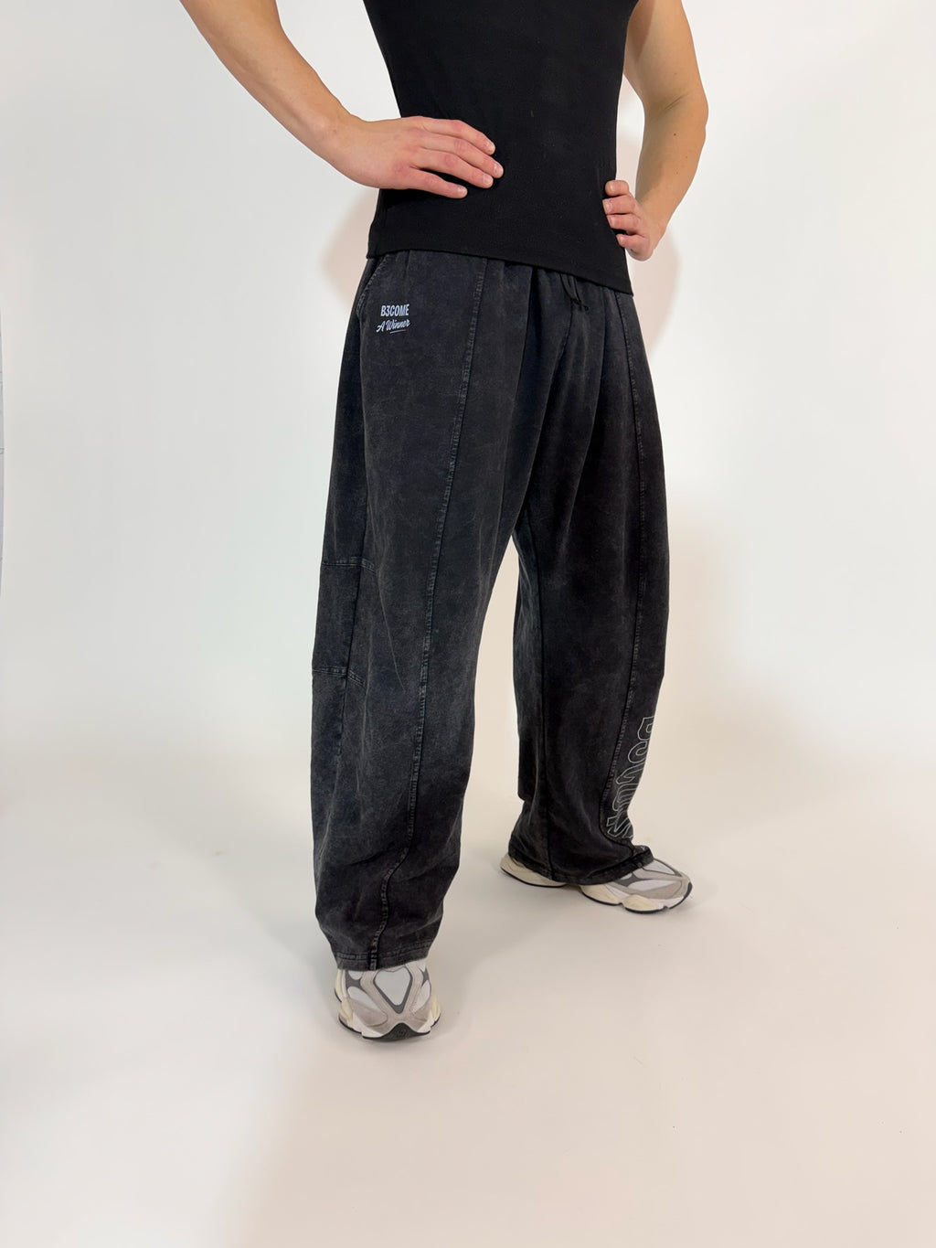 Pantalón Deportivo Hombre B3COME – Negro Washed