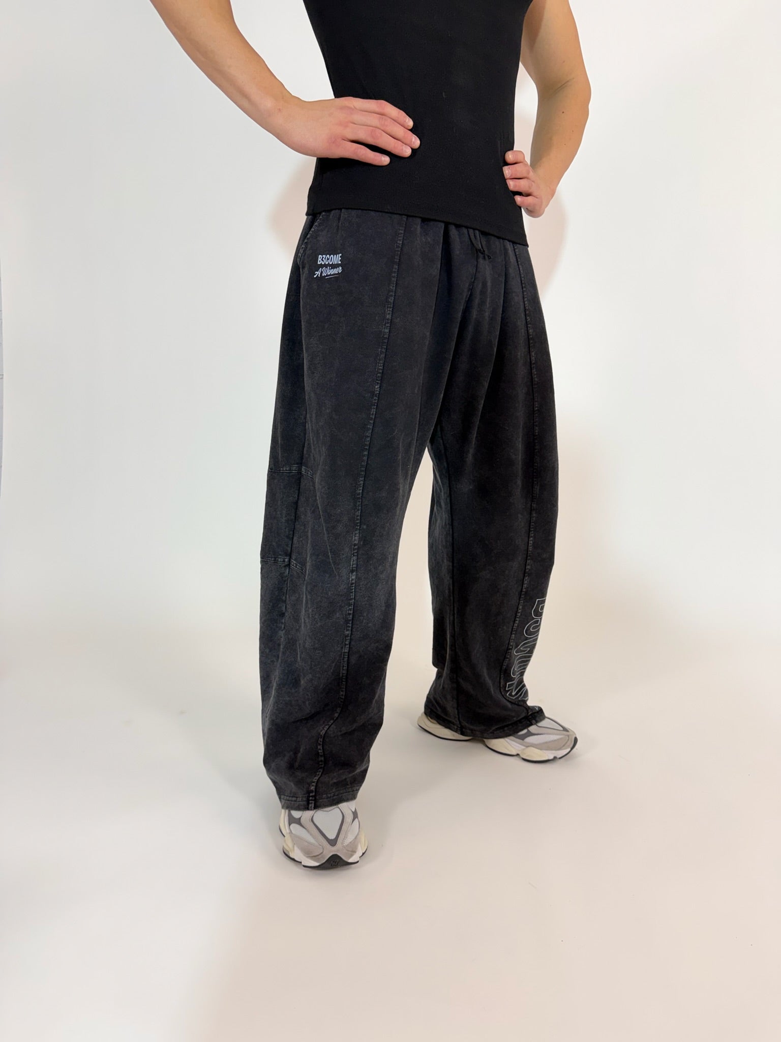 Pantalón Deportivo Hombre B3COME – Negro Washed