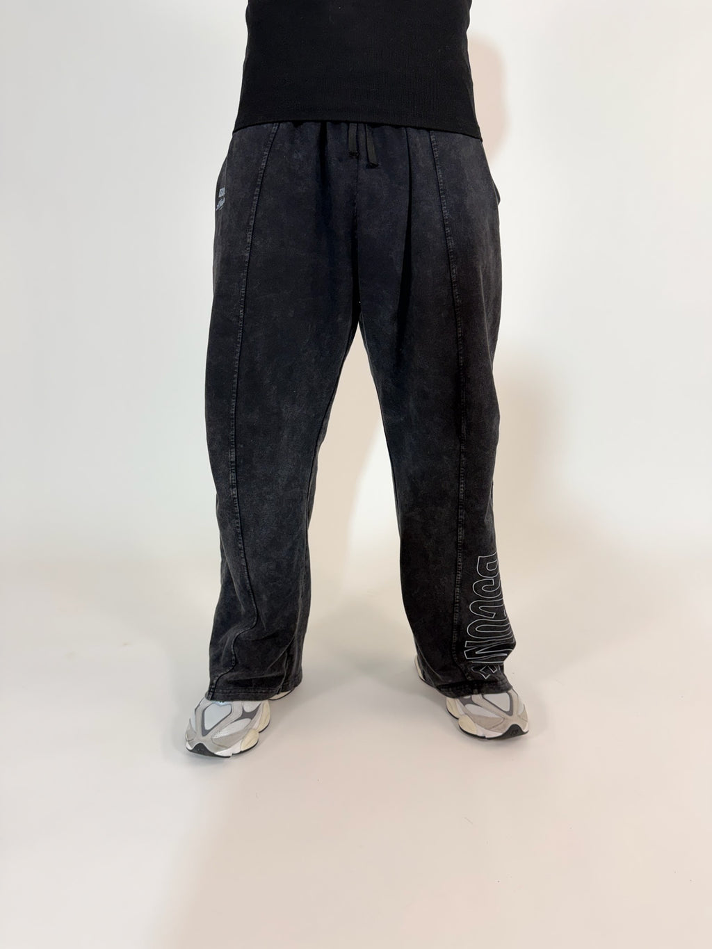 Pantalón Deportivo Hombre B3COME – Negro Washed