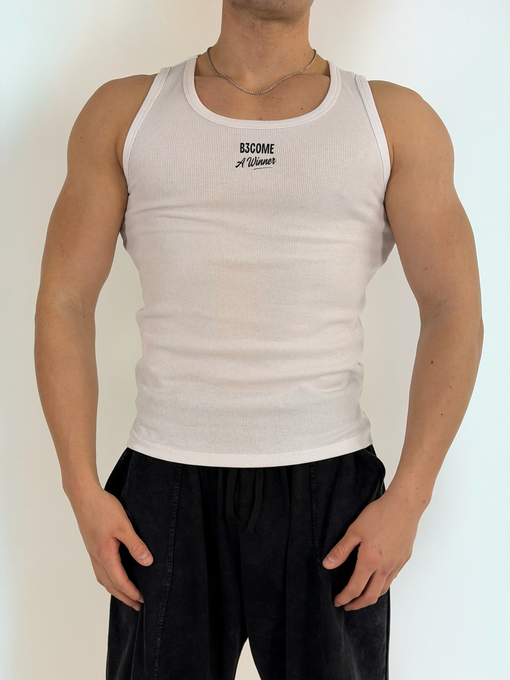 Camiseta de Tirantes B3COME “A Winner” – Blanco