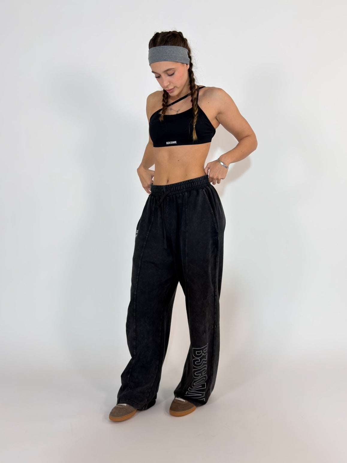 Pantalón Deportivo WOMAN B3COME – Negro Washed