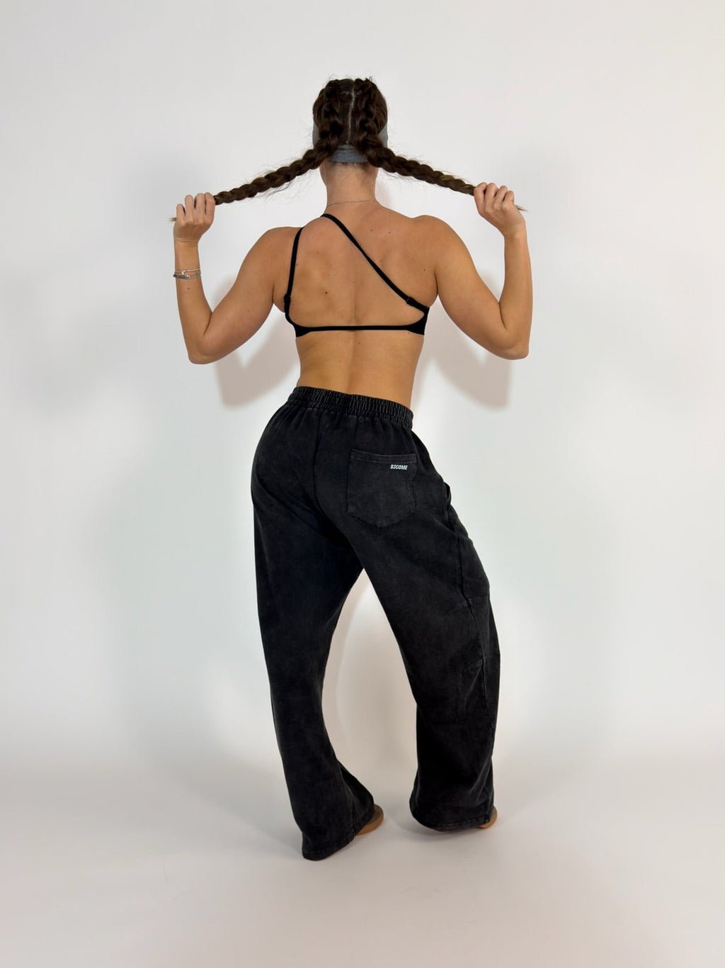 Pantalón Deportivo WOMAN B3COME – Negro Washed
