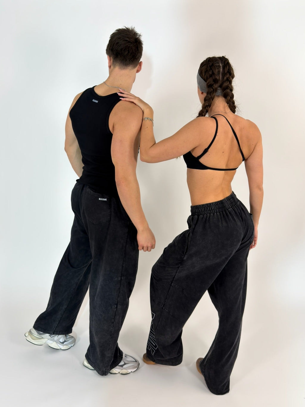 Pantalón Deportivo Unisex B3COME – Negro Washed